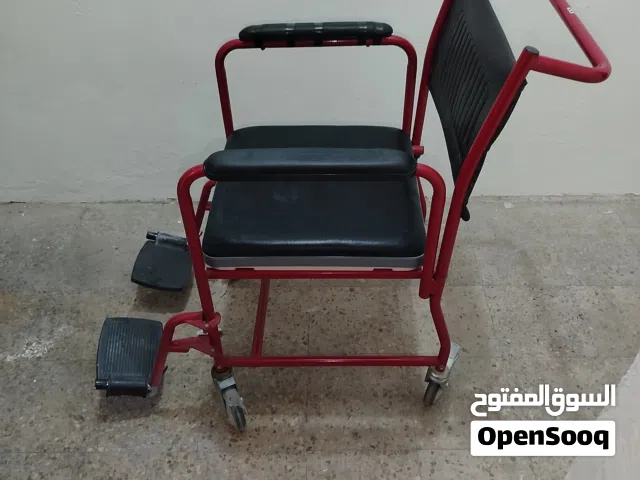 كرسي متحرك لكبار السن