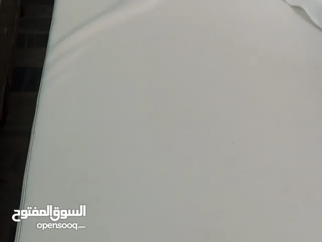 سرير مساج أو حجامة جلد لون ابيض ،،،،