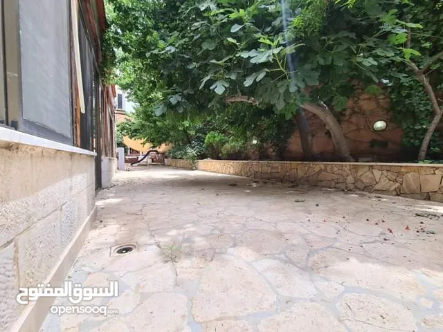 شقه ارضيه فاخره للايجار الجبيهه قرب مدارس الجامعه