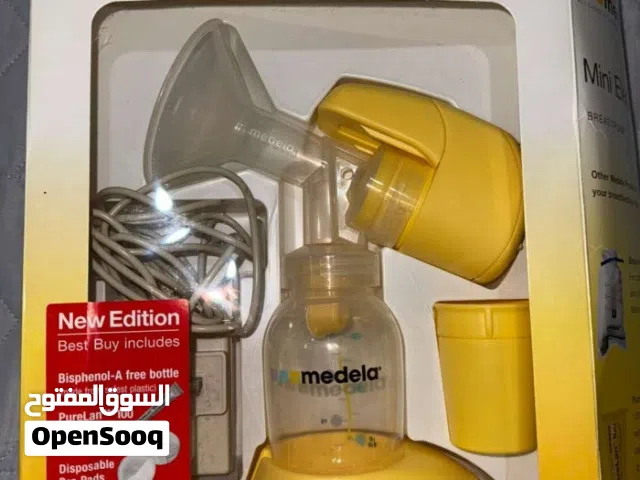 شفاط حليب شبه جديد لم يستعمل طلع من الكرتونه فقط واغراض للرضع