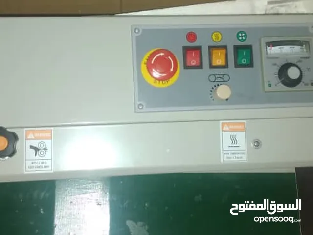 مكينه تغليف اكياس نصف اتوماتيكيه