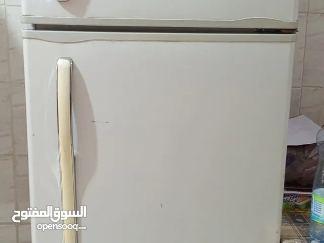 ثلاجة بحالة جيدة للبيع