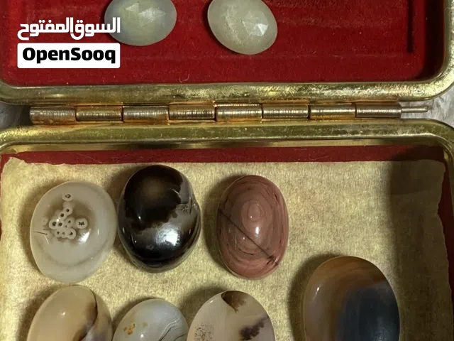 مجموعة احجار عقيق طبيعي متنوعه عقيق مصور وسليماني وبرادة حجر الطاقة المضئ وزفير