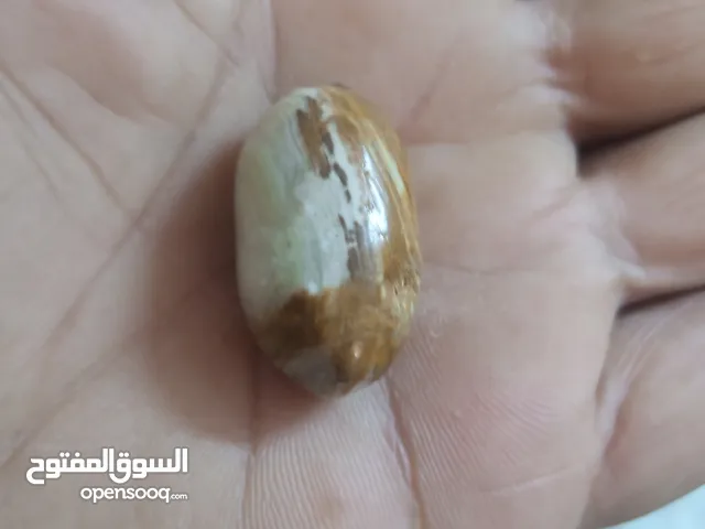 السلام عليكم احجار كريمه طبيعيه لي هواة جمع الاحجار تعتبر من النوادر التسليم في الاردن