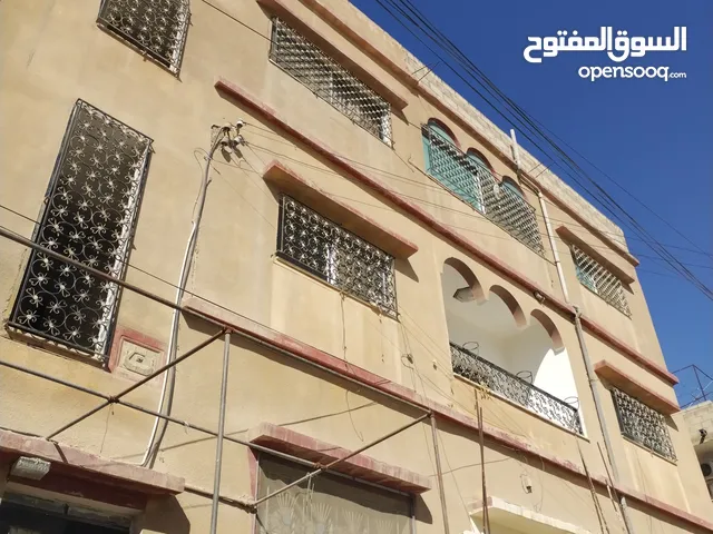 شقة طابقية بحالة جيدة جدا للبيع ، حي برخ خلف سامح مول
