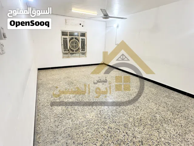 للايجار.. بناية تجارية في منطقة الساعي