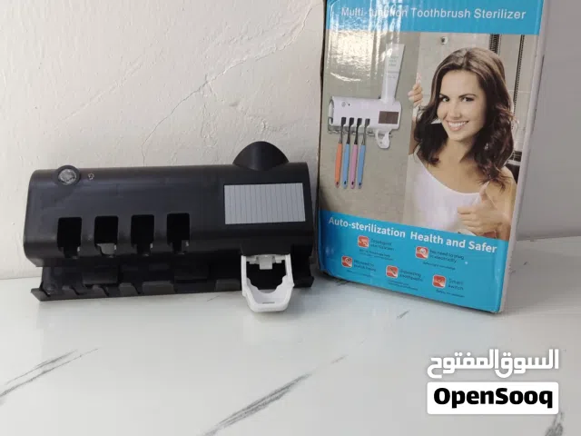 هذا المنتج هو معقم فرشاة أسنان ذكي ومتعدد الوظائف يستخدم بالأشعة فوق البنفسجية (UV) لتعقيم الفرشاة