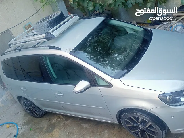 Used Volkswagen Touran in Hebron