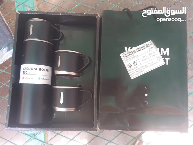 ثلاجة مع قلاصات حافضه للبارد او الحامي والكمية محدوده1500 يمني