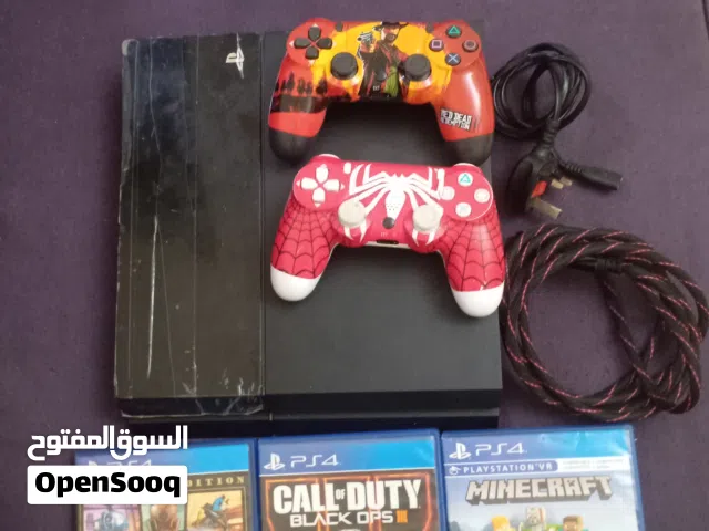 بلايستيشن 4 مع جميع اغراضه مع يدين جداد ما صار لهم اسبوعين معه cd 1 كلهم على حاله الوكالة في مشكلة