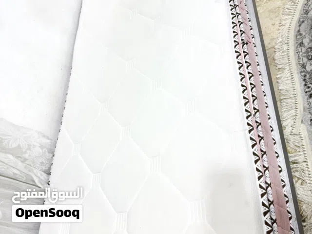 مندر ( دوشك )  طبي نفر واحد عرض 92 سم والطول 200 سم وارتفاعه 20 سم . نظيف جداً وبي طبقة ديباج