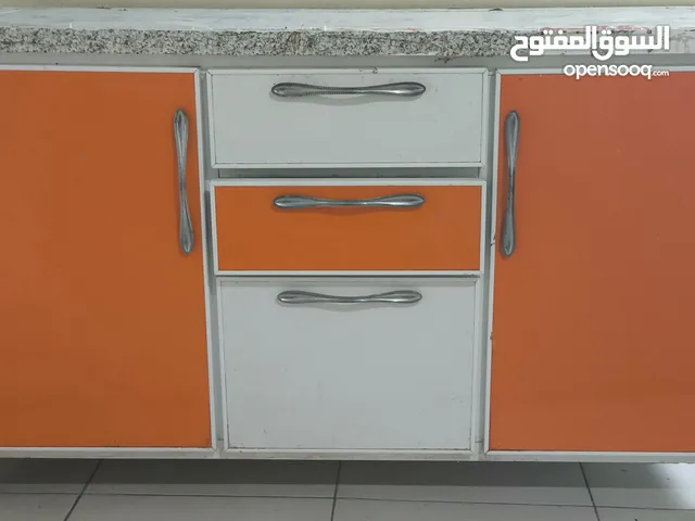 كاونتر المنيوم قطعتين كل قطعة متر ونص مجموع ثلاث امتار للبيع