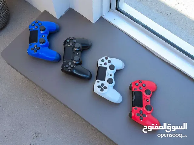 جهاز تحكم ل ps4 ويمكن ربط على الهاتف او الpc وهو جيد جداً بالنسبة للاطفال