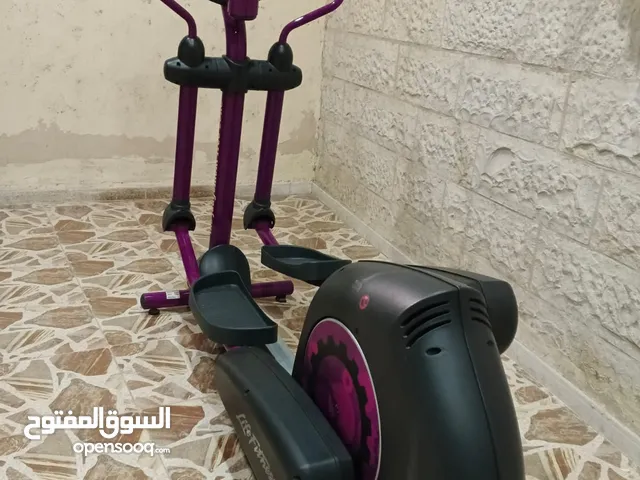للبيع جهاز كروس رياضي امريكي اصلي من شركة Life fitness فخم جدا خاص للانديه وممكن للمنزل