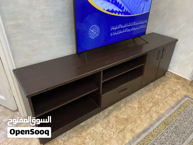 طاولة تلفزيون ثقيلة