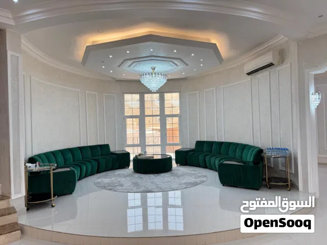 فيلا فاخرة للبيع في شخبوط مساحة ضخمة وموقع مميز مثالية للعائلات الكبيرة أو الاستثمار