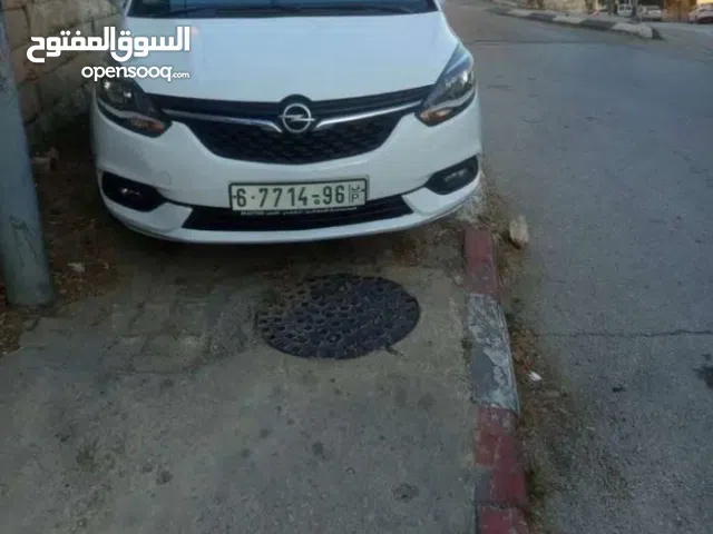 Used Opel Zafira in Ramallah and Al-Bireh