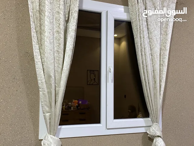 ستاره أنيقه من هوم سنتر شبه جديده ركبتها يومين بس وغيرتها بسبب تغيير الاثاث