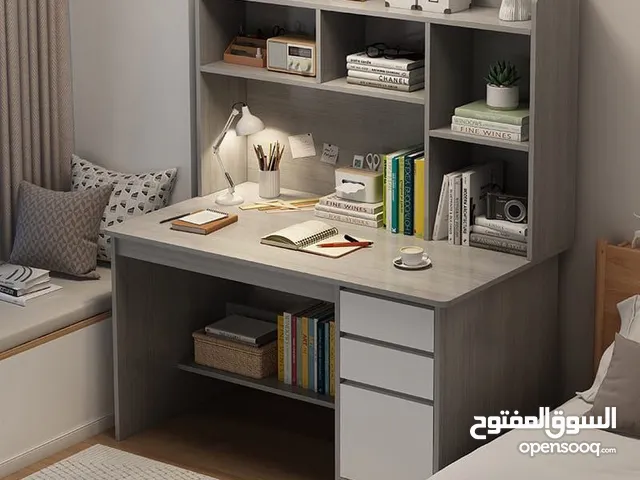 مكتب دراسي أنيق وعملي