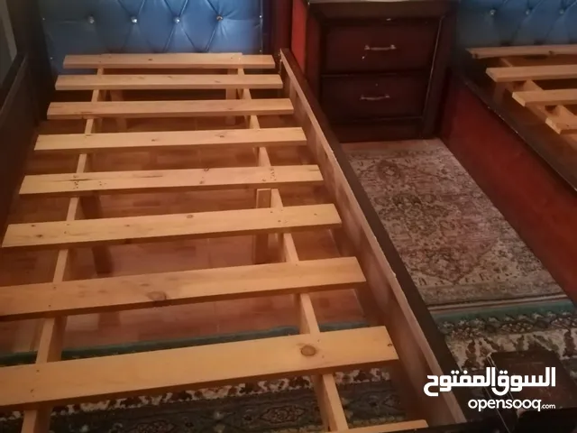 سرير خشب بلوط عدد 2 للبيع