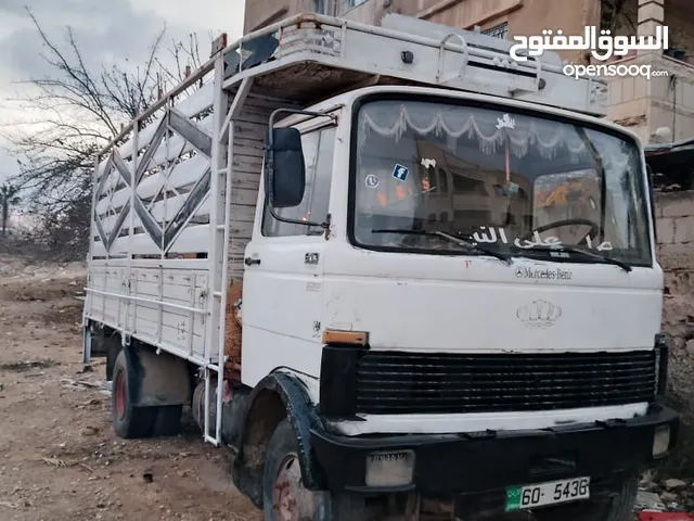 مرسيدس بنز 813 LB صندوق