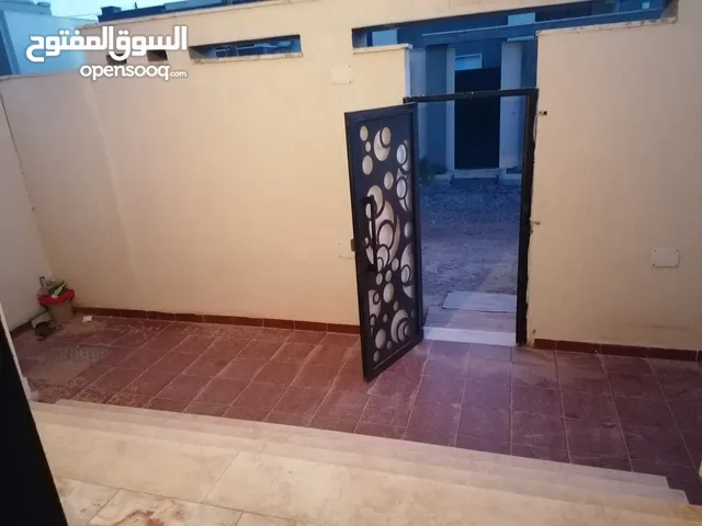 170 m2 5 Bedrooms Townhouse for Sale in Tripoli Ain Zara