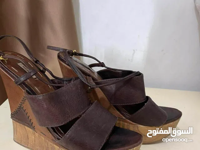صندل MIU MIU أصلي