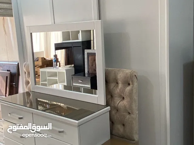 غرفه نوم ماستر خشب لاتيه وزان بالكامل خزانه سحابات ارتفاع طابقين احرف زان بالكامل أوجه زجاجيه ل