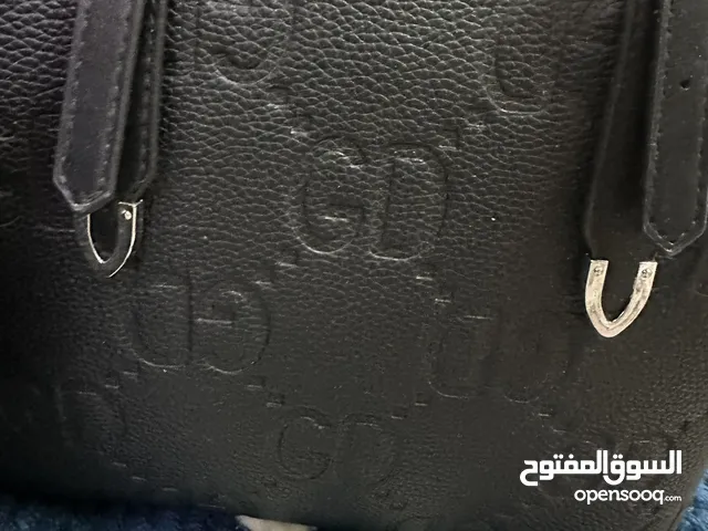 شنطه يدحلوه و نضيفه