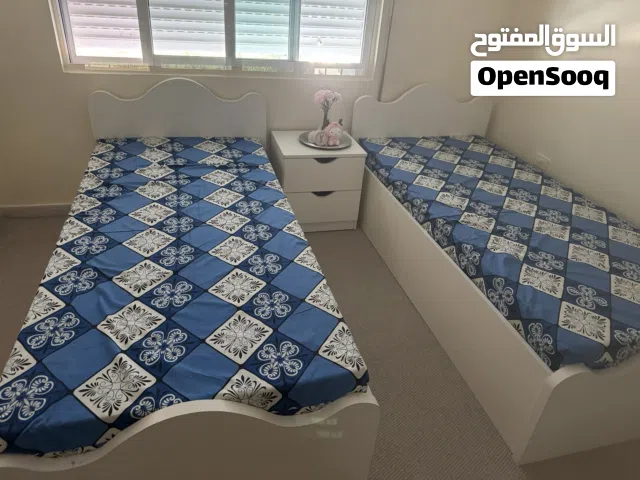 فرشتين تخت مفرد إسفنج مضغوط طبي قياس 90*200 بحالة ممتازة.