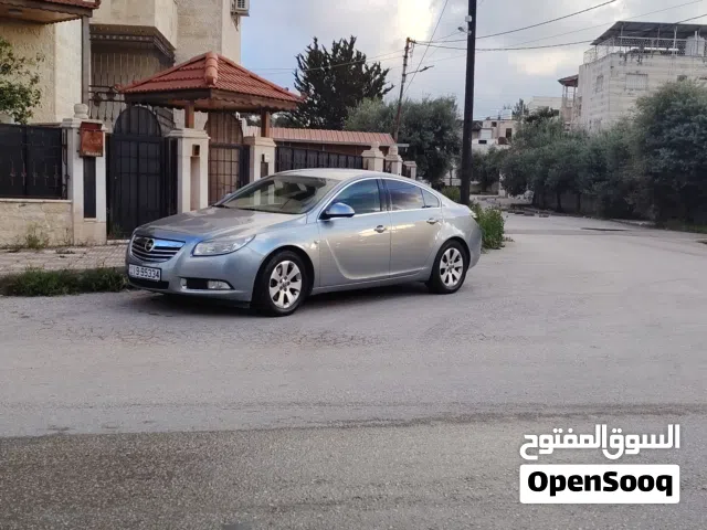 2013 أوبل انسيغنيا Standard