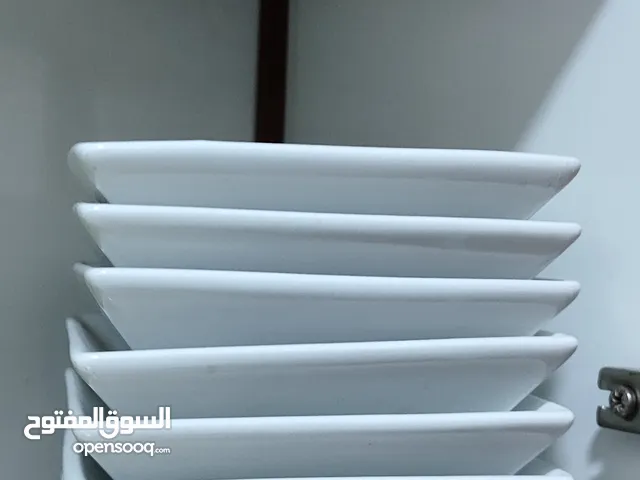 صحون سيراميك ابيض عدد ثمانية للمكسرات والحلويات