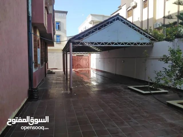 300 m2 More than 6 bedrooms Villa for Rent in Tripoli Hay Demsheq