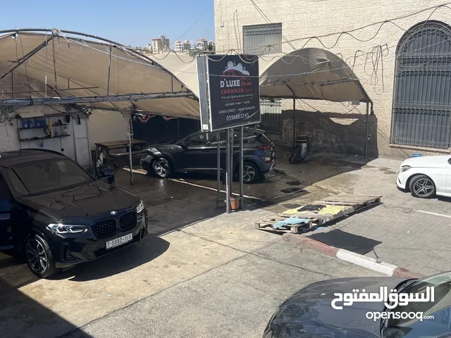 عامل مغسلة سيارات