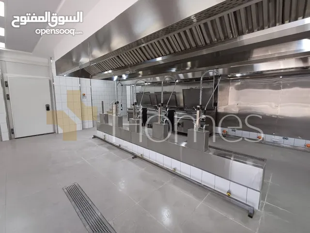 مطبخ انتاجي مجهز بالكامل 4 ابواب بخلو بموقع مميز و استراتيجي للبيع في البيادر ، بمساحة اجمالية 360م