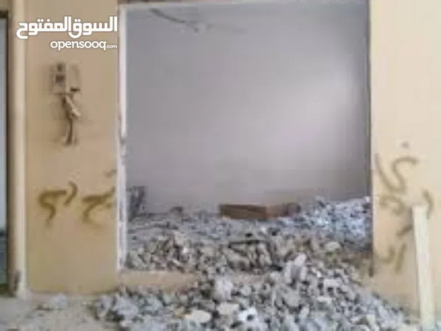 نقدم جميع أعمال العماله تكسير جدران واسقف وفتح ابواب وشبابيك وتشوين اي مواد بناء يدوي وبالونش