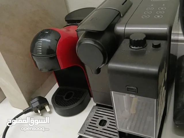 للبيع ماكينتين قهوة نظيفة وشغالة تمام وحدة معها خزان حليب والثانية عادية. الاستخدام خفيف وواضح في
