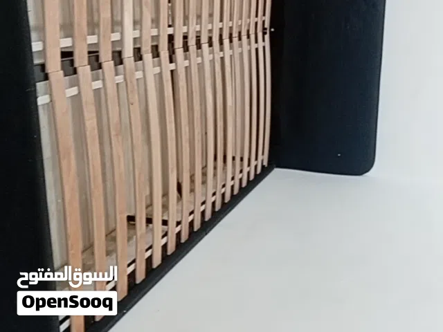 سريرين نفس الشكل شبه جديد للبيع