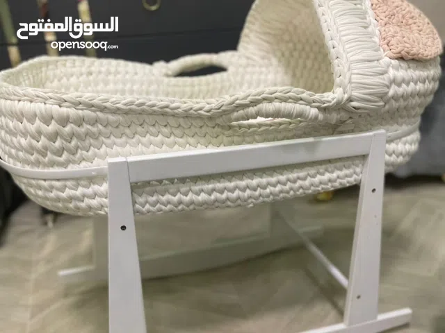 سرير أطفال (مهد) كورشيه منسوج يدويًا