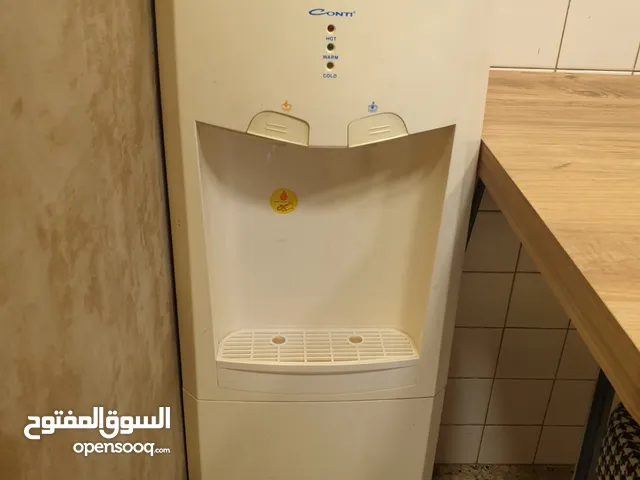 براد ماء لون ابيض
