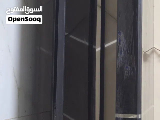 طاوله مستعمله نضيفه جدا