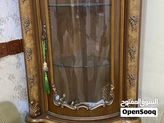 فاترينا خشب السعر مو نهائي بي مجال