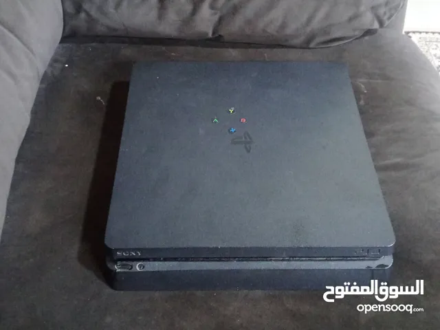 بلاستيشن فور بحاله جيده مع حساب مجاني وايد تحكم ولا انفتح من قبل وممتاز