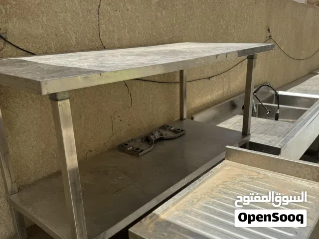 ميز ستيل مطاعم باحجام مختلفه
