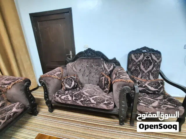 طقم كنب مستعل بحالت الجديد للبيع