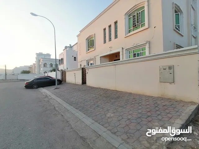 400 m2 More than 6 bedrooms Villa for Rent in Muscat Al Khuwair