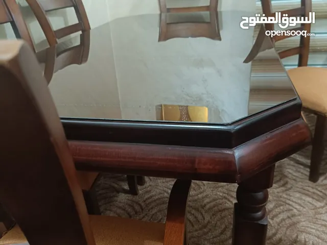 للبيع طاولة سفرة فخمة جداً مع 6 كراسي – استعمال خفيف جداً