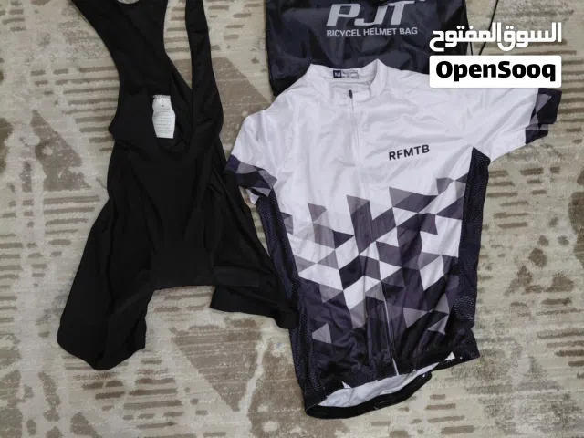 لبس للدراجه الهوائيه و خوذه كل شي جديد ما استخدم مره
