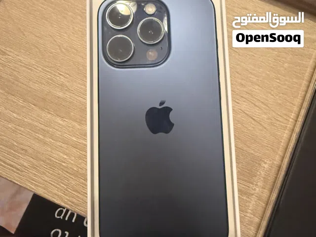 آيفون 15 برو سندي مستعمل بحالة ممتازة بسعة 128 جيجابايت باللون الأزرق مع الكرتونة
