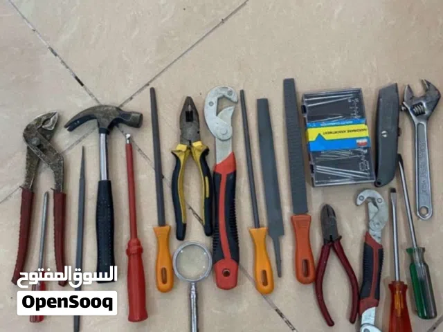 عدات جيده ملاحظه (اسكن في السالميه) سبب البيع : لا احتاجه